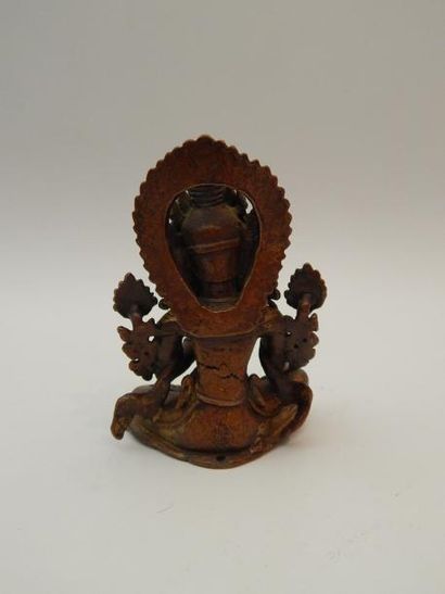 49 ter. Tara assise en bronze partiellement...
