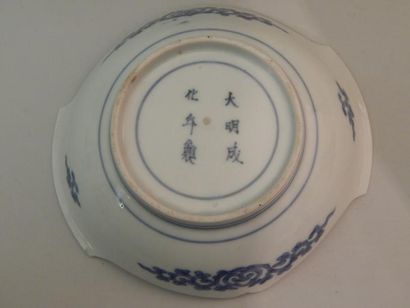 Six coupelles hexagonales en porcelaine “bleu...