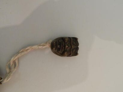 Inro à trois cases en métal, laqué à l’intérieur,...