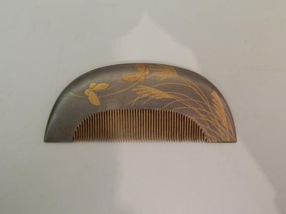 Peigne « Kushi » demi-circulaire en laque...