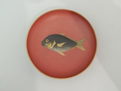 Coupelle de mariage en laque rouge, à décor...
