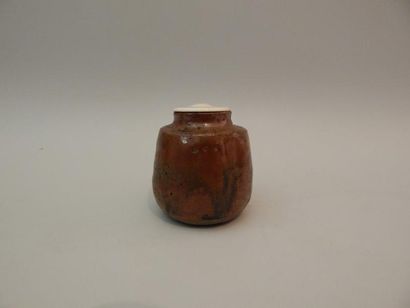 Pot à poudre de thé, en grés émaillé brun...
