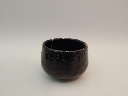 Bol à thé, chawan, en grés recouvert d’un...