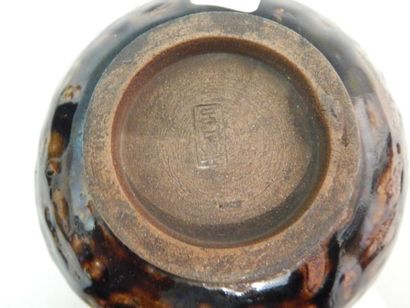 Bol à thé, chawan, en grés recouvert d’un...
