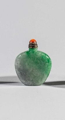 Petite tabatière en jade ou jadéite mauve...