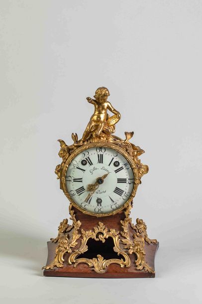 Pendule de cartonnier en bronze ciselé et...