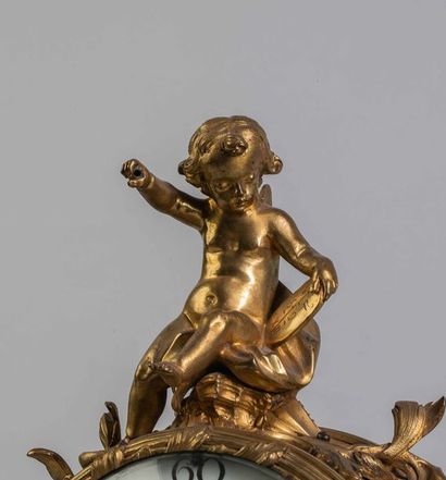 Pendule à l’éléphant en bronze ciselé patiné...