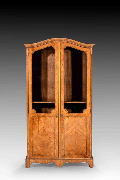Vitrine en placage de bois de violette ouvrant...