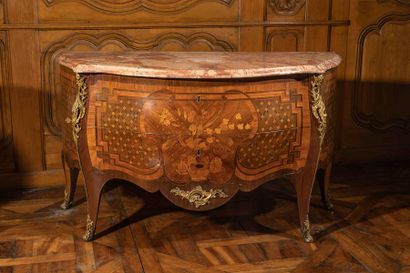 Commode à portes en placage de marqueterie...
