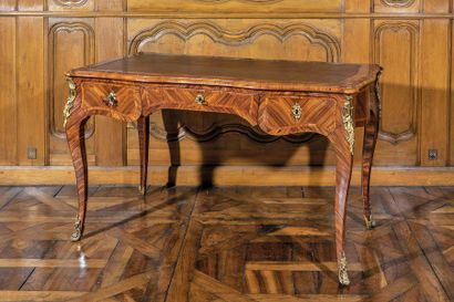 Bureau plat en placage de bois de violette,...