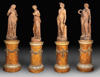 Suite de 4 statues en terre cuite représentant...