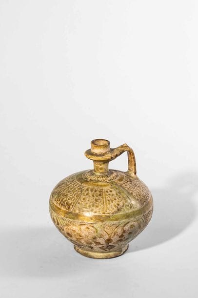 Iran, Kashan

Bouteille en céramique à décor...