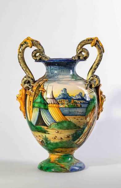 Italie

Vase de forme balustre en majolique...