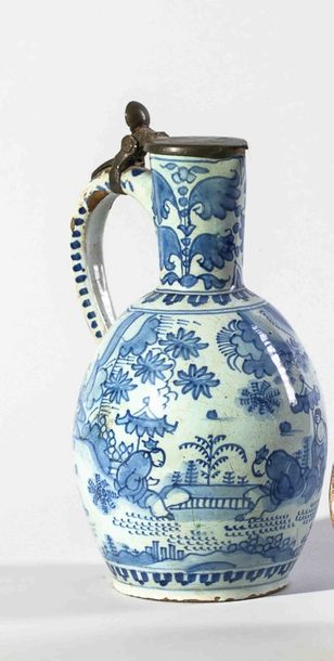 Delft

Pichet en faïence à décor en camaïeu...
