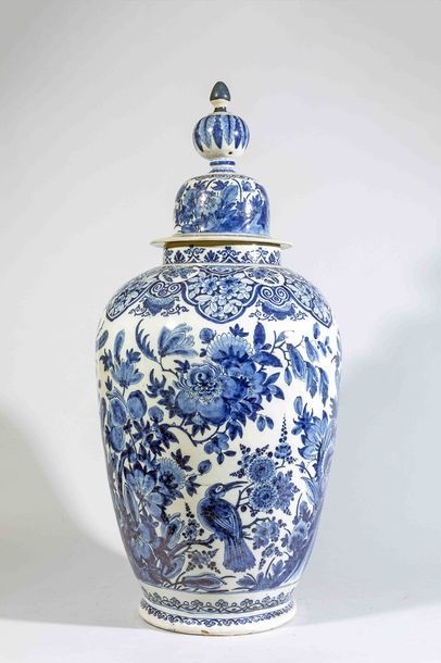 Delft

Grande potiche balustre couverte en...