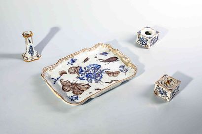 Meissen

Ecritoire rectangulaire en porcelaine...