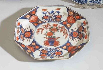 Japon

Plat octogonal en porcelaine à décor...