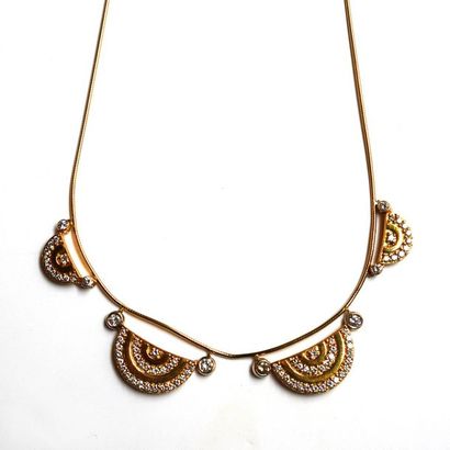 COLLIER collerette en or jaune 18k (750/°°),...