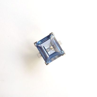 BAGUE en or blanc 18K (750/°°) à monture...