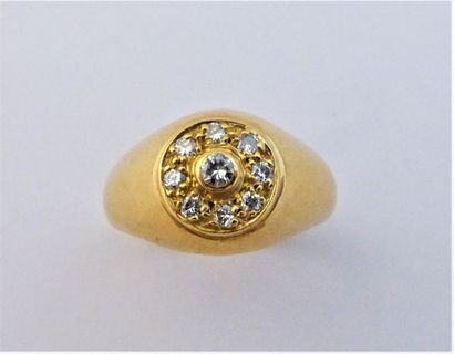 CHEVALIERE de dame en or 18K ( 750/°°) ornée...