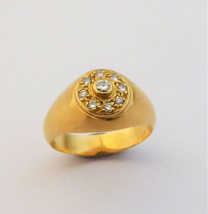 CHEVALIERE de dame en or 18K ( 750/°°) ornée...