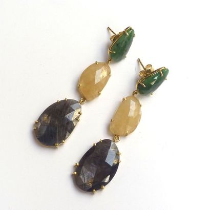 PAIRE DE PENDANTS d'oreille en vermeil (925/°°),...