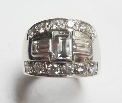 BAGUE en or gris palladié 18K (750/°°) de...