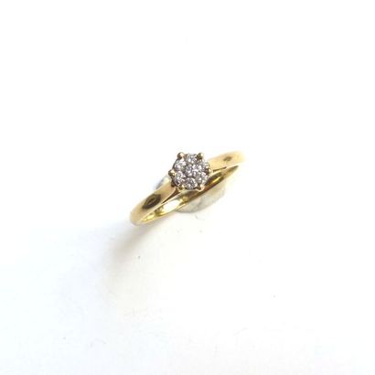 BAGUE en or jaune 18K (750/°°) sertie de...