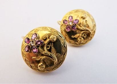 PAIRE DE BOUCLES d'oreille en or 18K (750/°°)...
