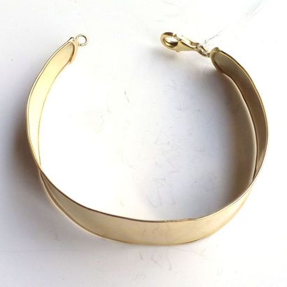 BRACELET ruban rigide en or jaune 18K (750/°°)....