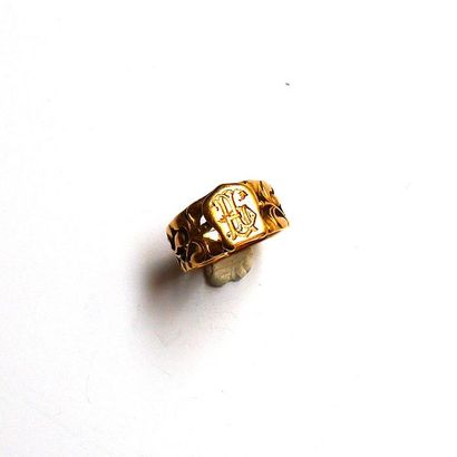 CHEVALIERE en or jaune 18K (750/°°) à motif...