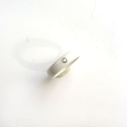 BAGUE en céramique blanche et or gris 18K...