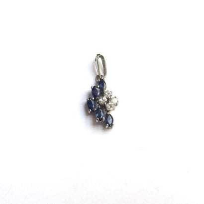 PENDENTIF en or gris 18K (750/°°) serti de...