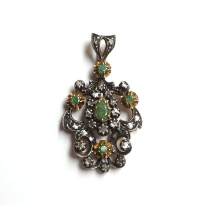 PENDENTIF en or jaune et argent à décor feuillagé...