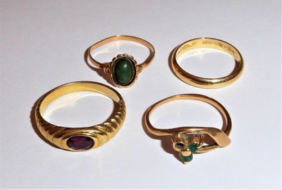 LOT DE 4 BAGUES en or 18K (750/°°), serties...