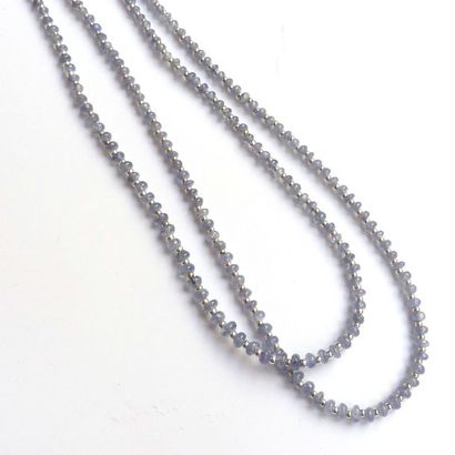 COLLIER composé de 2 rangs de perles rondelles...