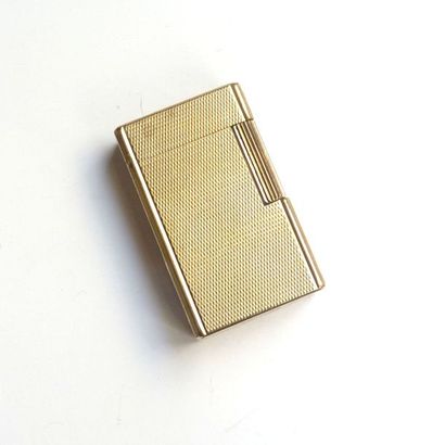DUPONT briquet en métal plaqué or.