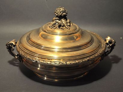 Légumier couvert en argent 925°/°° à décor...