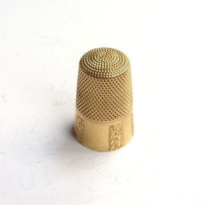 DE A COUDRE en or jaune 18K (750/°°). Poids...