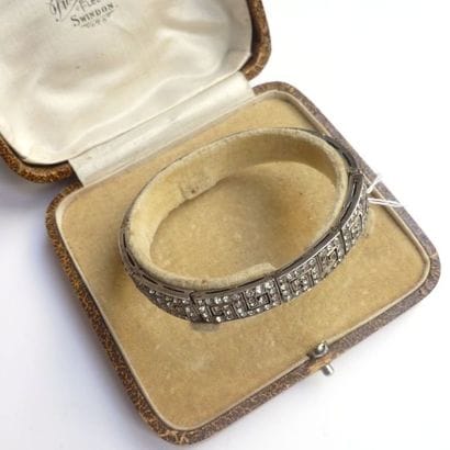 BRACELET articulé en argent (925/°°), à décor...