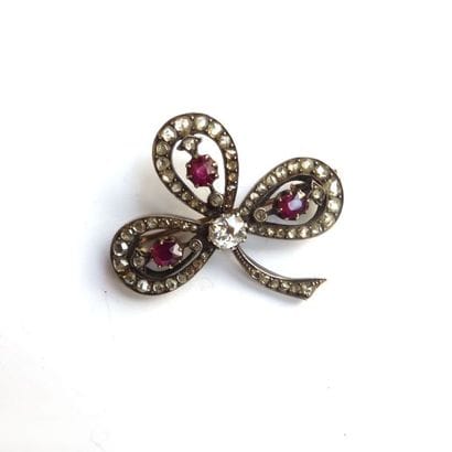 BROCHE 