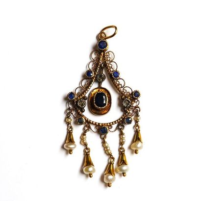 COLLIER en or jaune à maillons ovales filigranés...