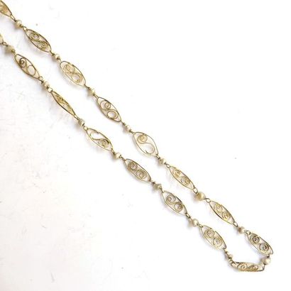COLLIER en or jaune à maillons ovales filigranés...