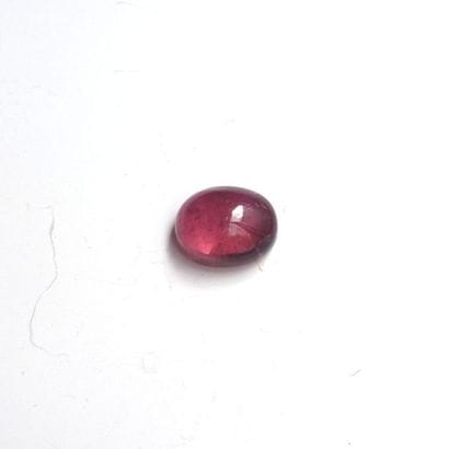 TOURMALINE rose sur papier, cabochon, de...