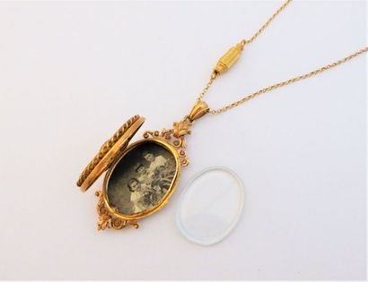 PENDENTIF en or 18K (750/°°) cassolette,...
