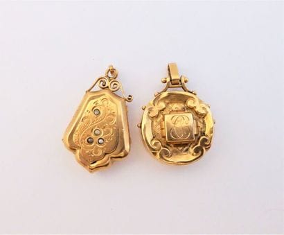 LOT de 2 PENDENTIFS en or 18K (750/°°), composés...