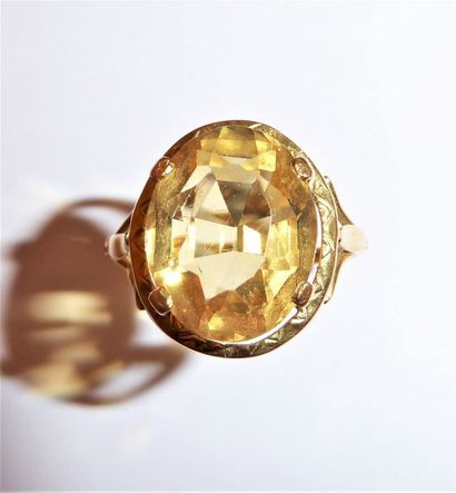 BAGUE en or 18K (750/°°) ornée d’une citrine...