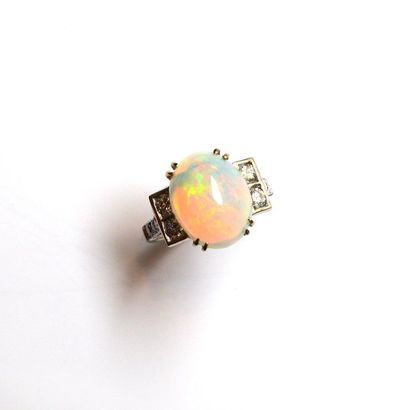BAGUE dans le goût Art Deco en or gris 18k...