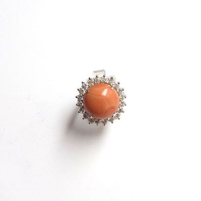 BAGUE en or blanc 18K (750/°°) sertie d'un...