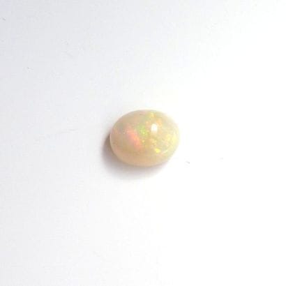 OPALE cabochon sur papier, ovale, de 5,50cts....
